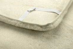 Beddenkussen Lamsvel Olijf Gelooid 7 Beddenkussen Lamsvel Olijf Gelooid -Interio Winkel beddenkussen lamsvel olijf gelooid 2