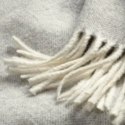 Deken Lamswol Visgraat, Lichtgrijs -Interio Winkel deken lamswol visgraat 1