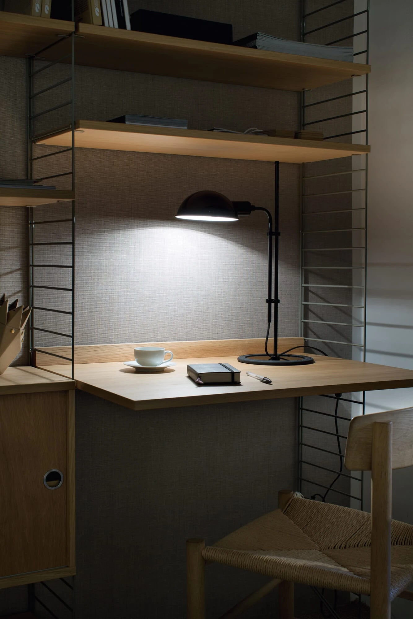 Marset Funiculi Tafellamp, RAL 9005 Diepzwart 4 Marset Funiculi Tafellamp, RAL 9005 Diepzwart - Afbeelding 2