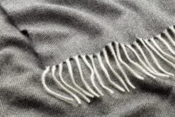 Kasjmier Deken Visgraat, Antraciet 7 Kasjmier Deken Visgraat, Antraciet -Interio Winkel kasjmier deken visgraat 5