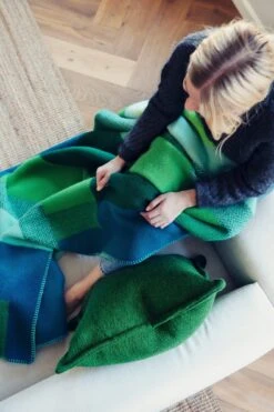 Lamswollen Deken Bauhaus-stijl, Groen 18 Lamswollen Deken Bauhaus-stijl, Groen -Interio Winkel lamswollen deken bauhaus stijl 7