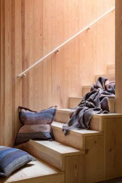 Lamswollen Deken Natuurlijke Tinten Vrij, Zandblauw 22 Lamswollen Deken Natuurlijke Tinten Vrij, Zandblauw -Interio Winkel lamswollen deken natuurlijke tinten vrij 16