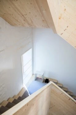 Stool Strammer Max, Wit / Rood -Interio Winkel stool strammer max 5